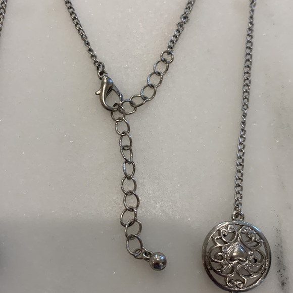 Silver tone necklaces.Good condition - Picture 9 of 9